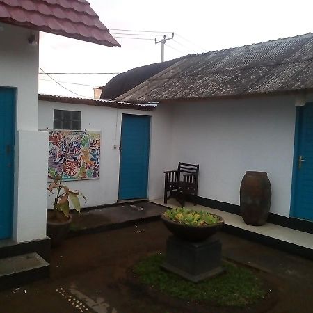 Izaac'S Bed & Breakfast Lovina  Exterior photo