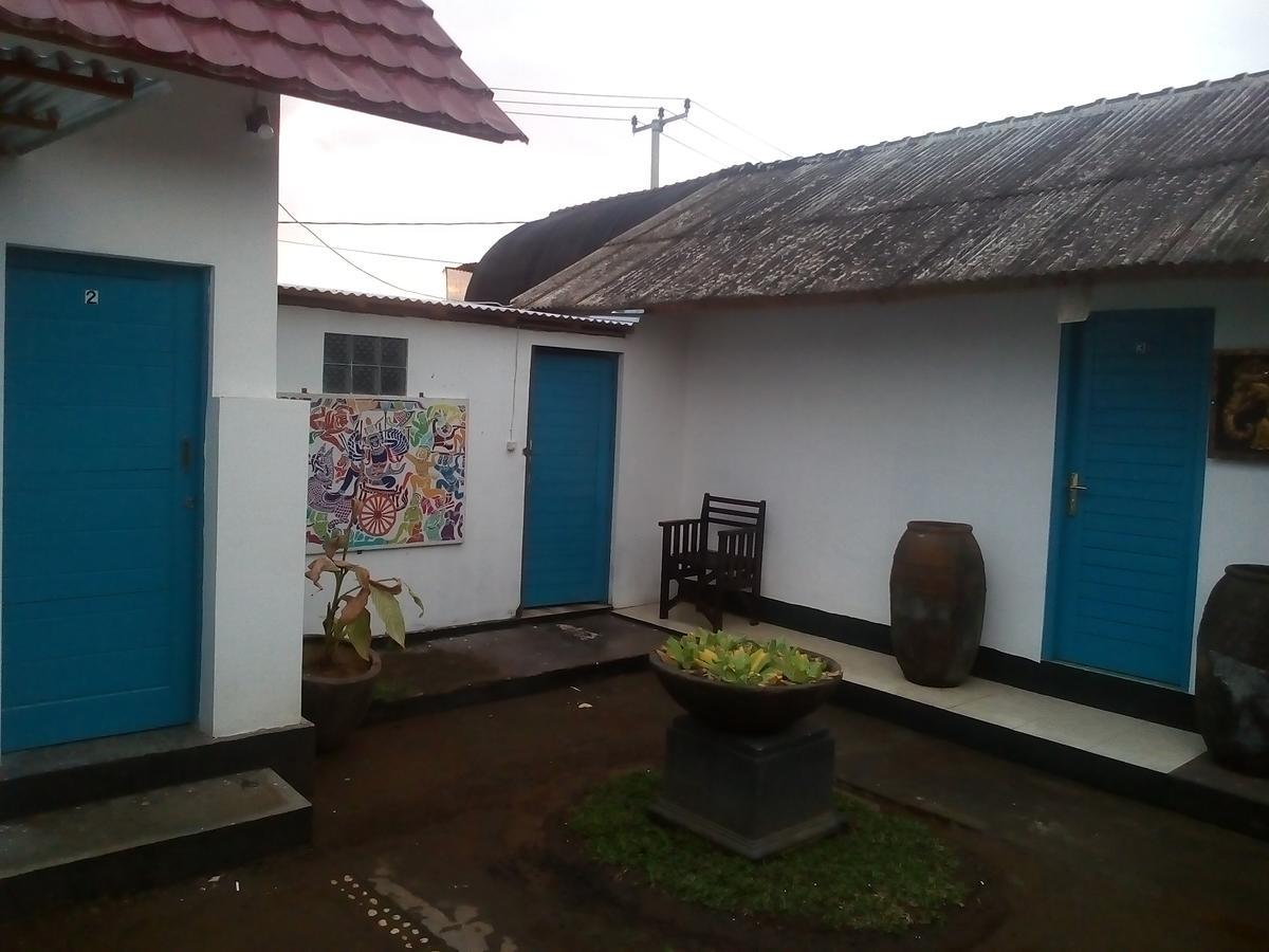 Izaac'S Bed & Breakfast Lovina  Exterior photo