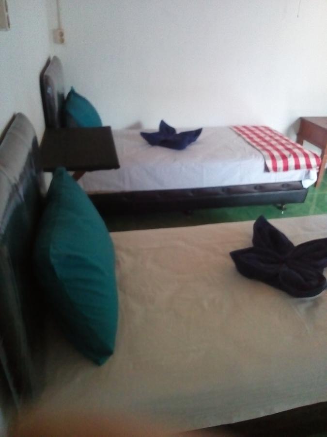 Izaac'S Bed & Breakfast Lovina  Exterior photo